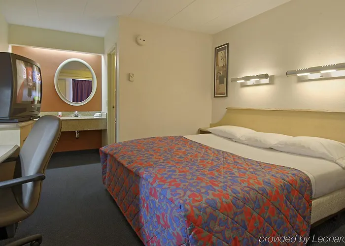 Hotel Red Roof Chicago - 2*